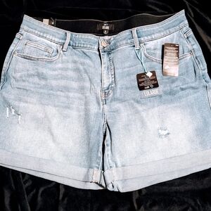 LuLaRoe Boyfriend Distressed Denim Shorts Size 18W 38